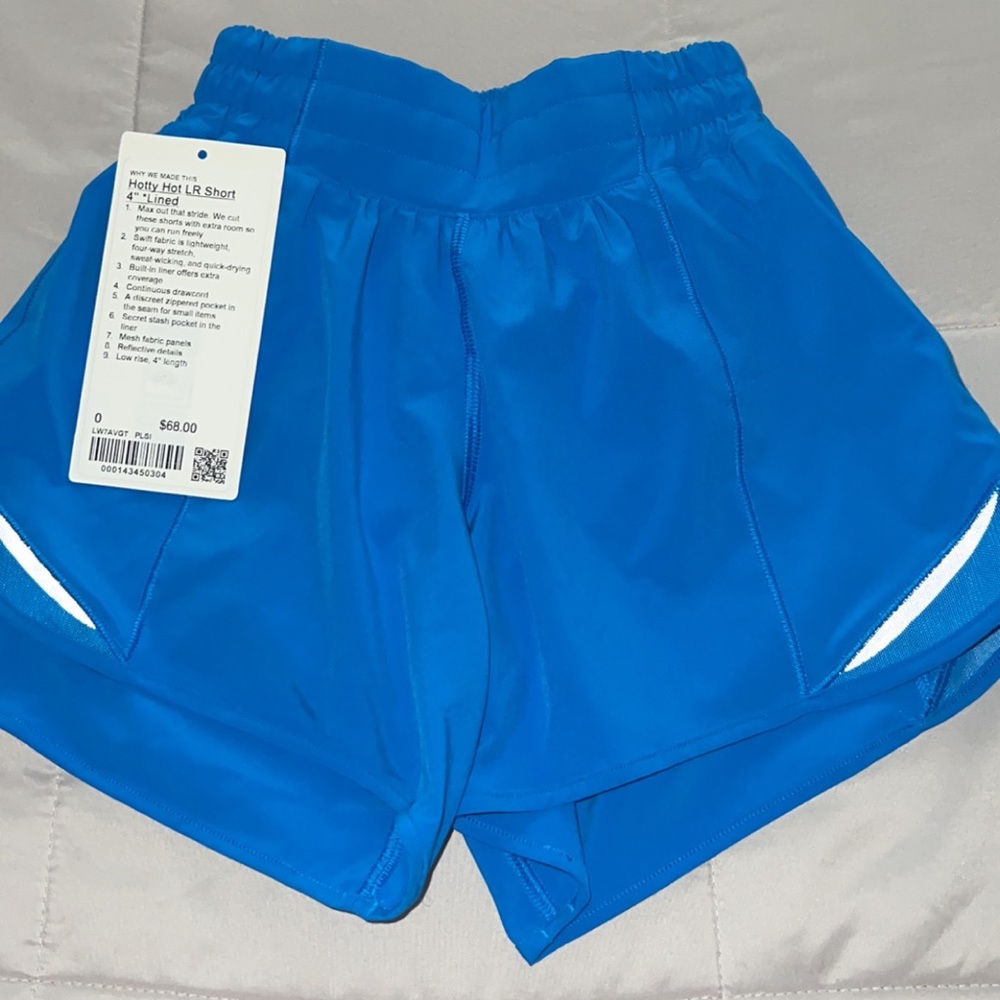 Lululemon Hotty hot LR short 4”*lined, size 0